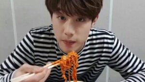 korean-cuisine-korean-noodles-kfood-wang-ramen-k-drama-kpop-stars-BTN